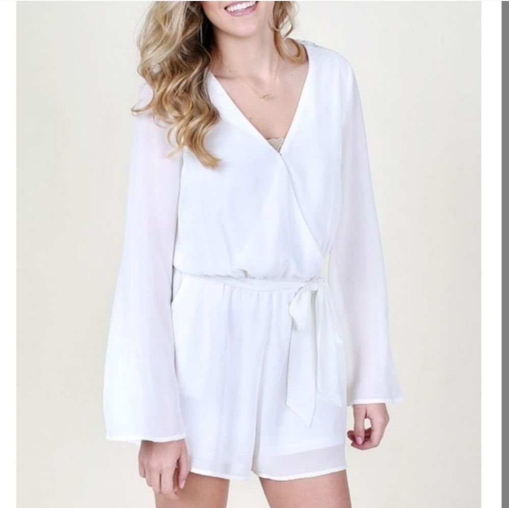 Altar'd State Elegant White Long Sleeve Belted Romper With Pockets Size Large